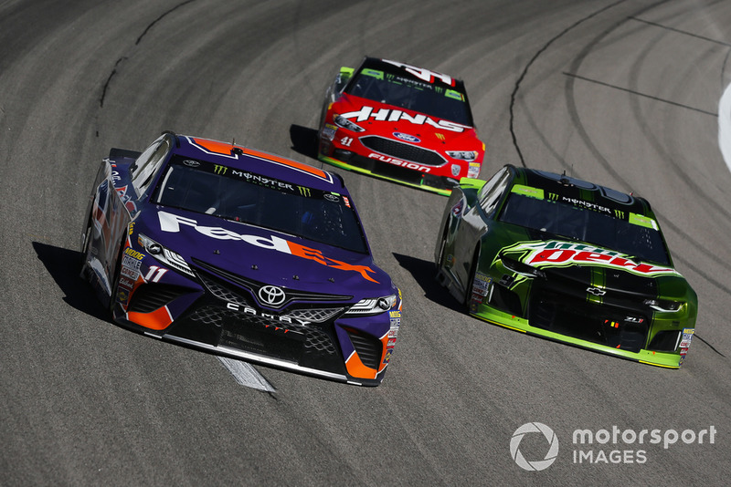 Denny Hamlin, Joe Gibbs Racing, Toyota Camry FedEx Office, Chase Elliott, Hendrick Motorsports, Chevrolet Camaro Mountain Dew, and Kurt Busch, Stewart-Haas Racing, Ford Fusion Haas Automation/Mobil 1