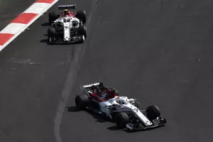 Marcus Ericsson, Sauber C37 et Charles Leclerc, Sauber C37 