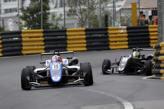 Sacha Fenestraz, Carlin