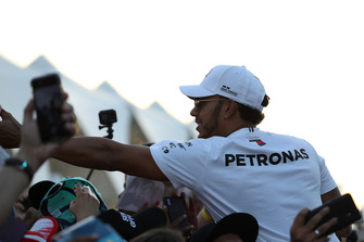 Lewis Hamilton, Mercedes AMG F1 signs autographs for the fans