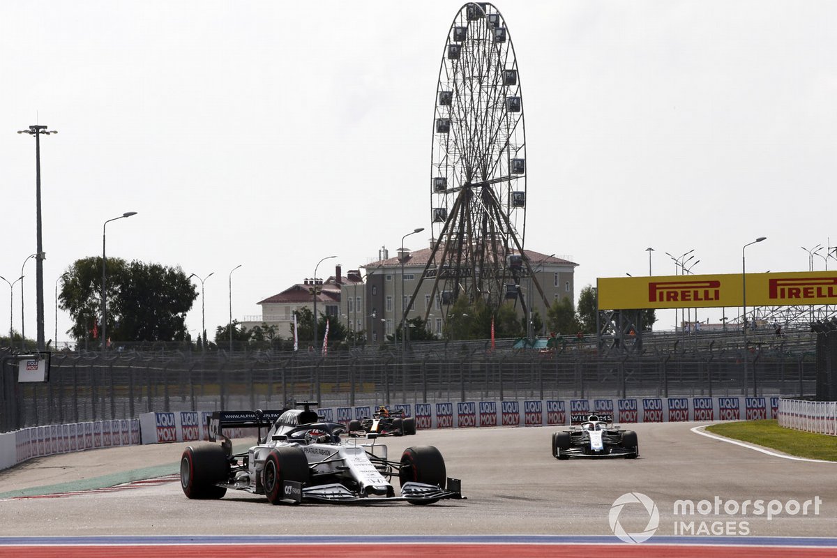 Daniil Kvyat, AlphaTauri AT01, George Russell, Williams FW43, Alex Albon, Red Bull Racing RB16