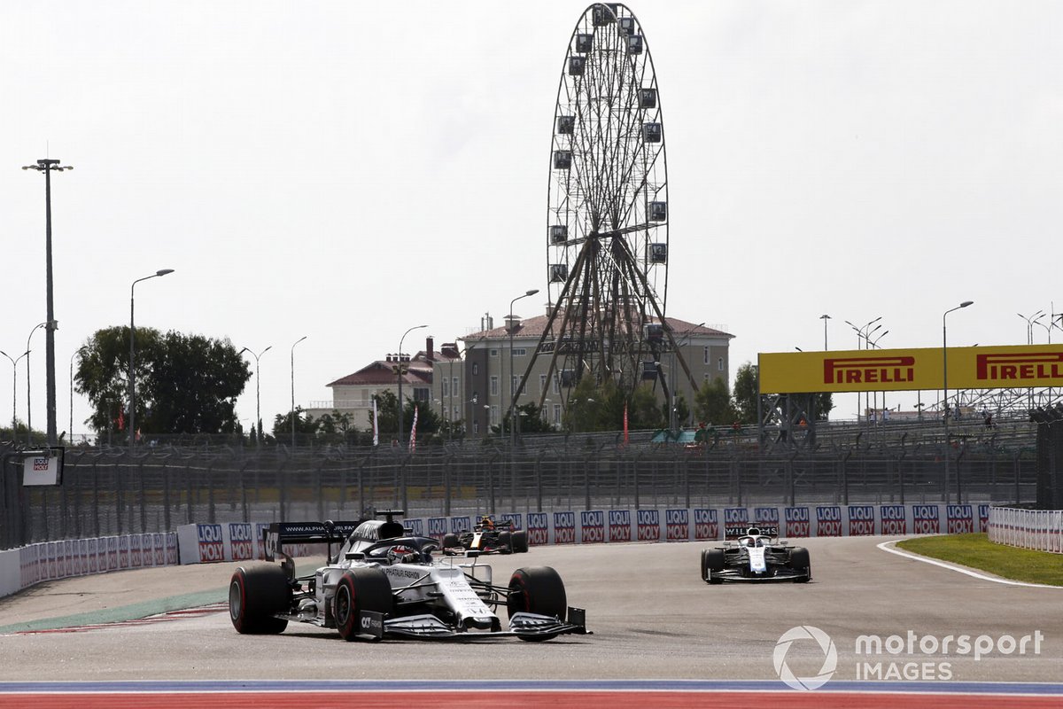 Daniil Kvyat, AlphaTauri AT01, George Russell, Williams FW43, and Alex Albon, Red Bull Racing RB16