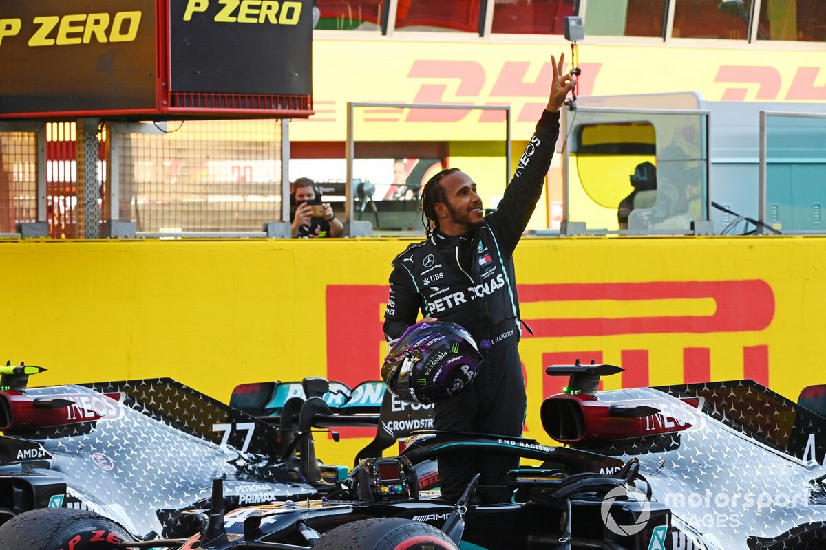 Ganador Lewis Hamilton, Mercedes-AMG F1 celebra en Parc Ferme