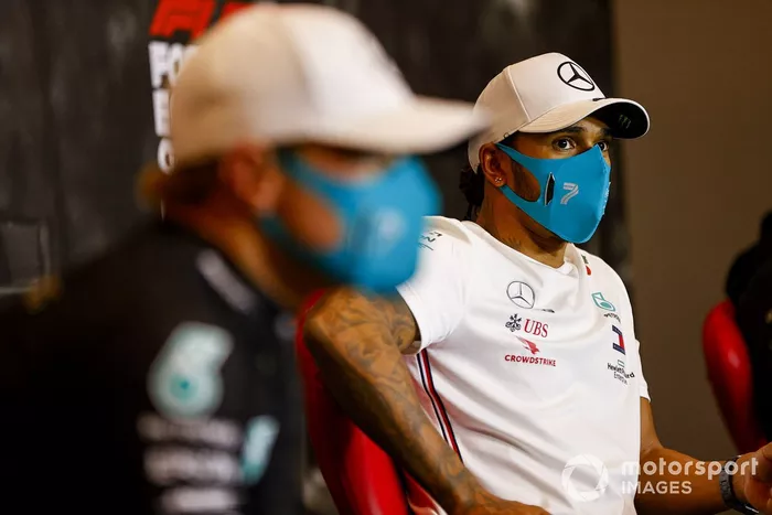 Lewis Hamilton, Mercedes-AMG F1 en la conferencia de prensa 