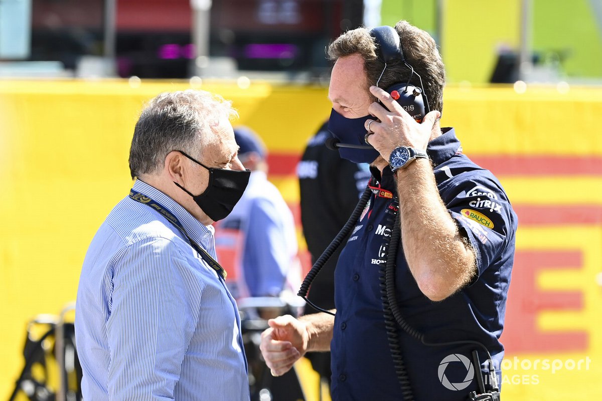 Jean Todt, President, FIA, e Christian Horner, Team Principal, Red Bull Racing, sulla griglia di partenza