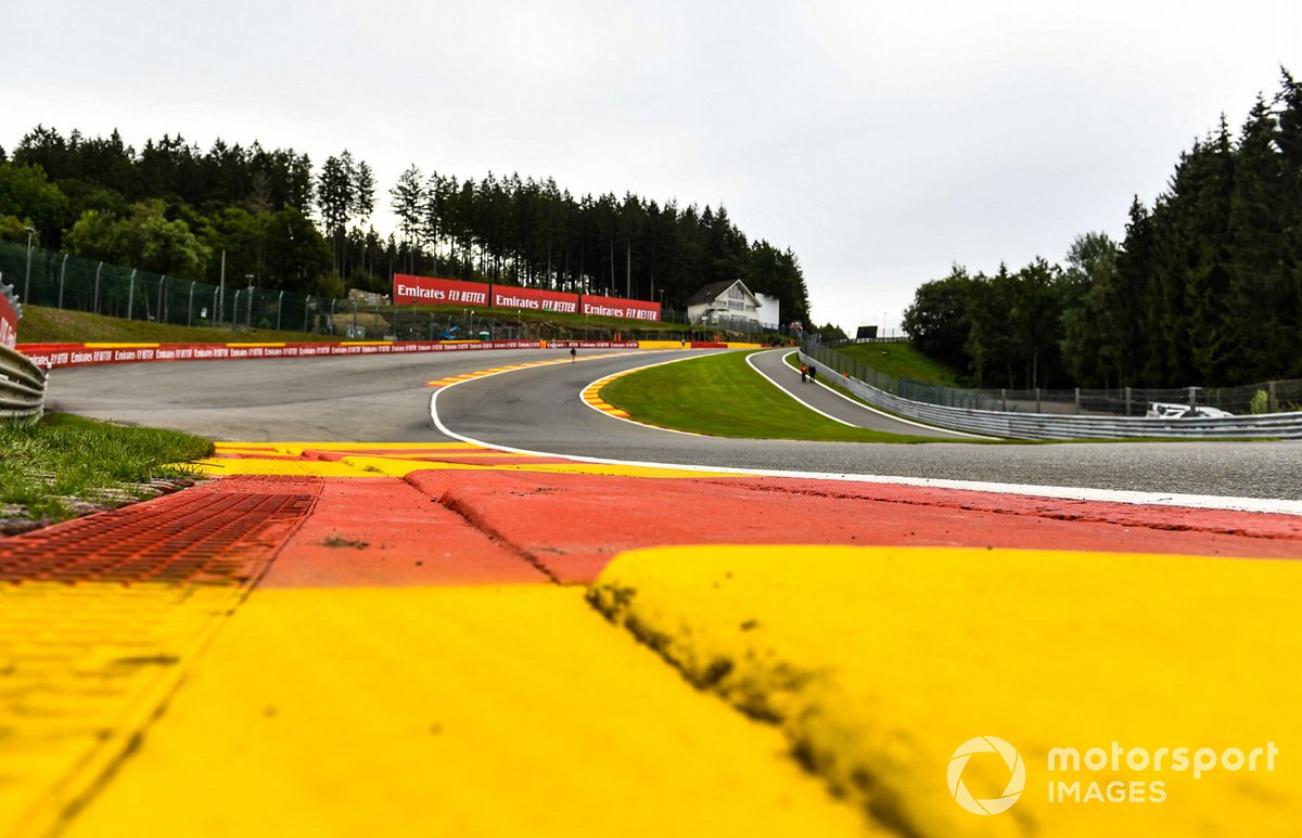 Zoom sur la piste et ses vibreurs
