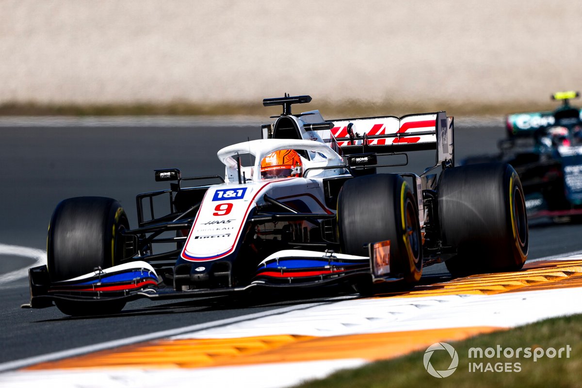 Nikita Mazepin, Haas VF-21, Sebastian Vettel, Aston Martin AMR21
