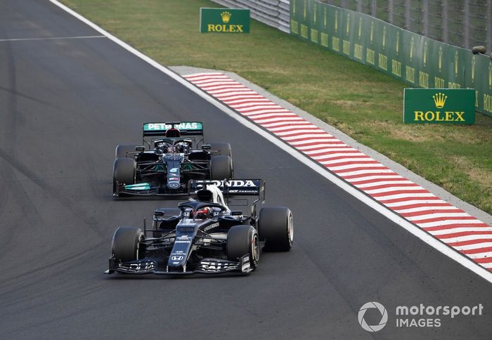 Yuki Tsunoda, AlphaTauri AT02, Lewis Hamilton, Mercedes W12