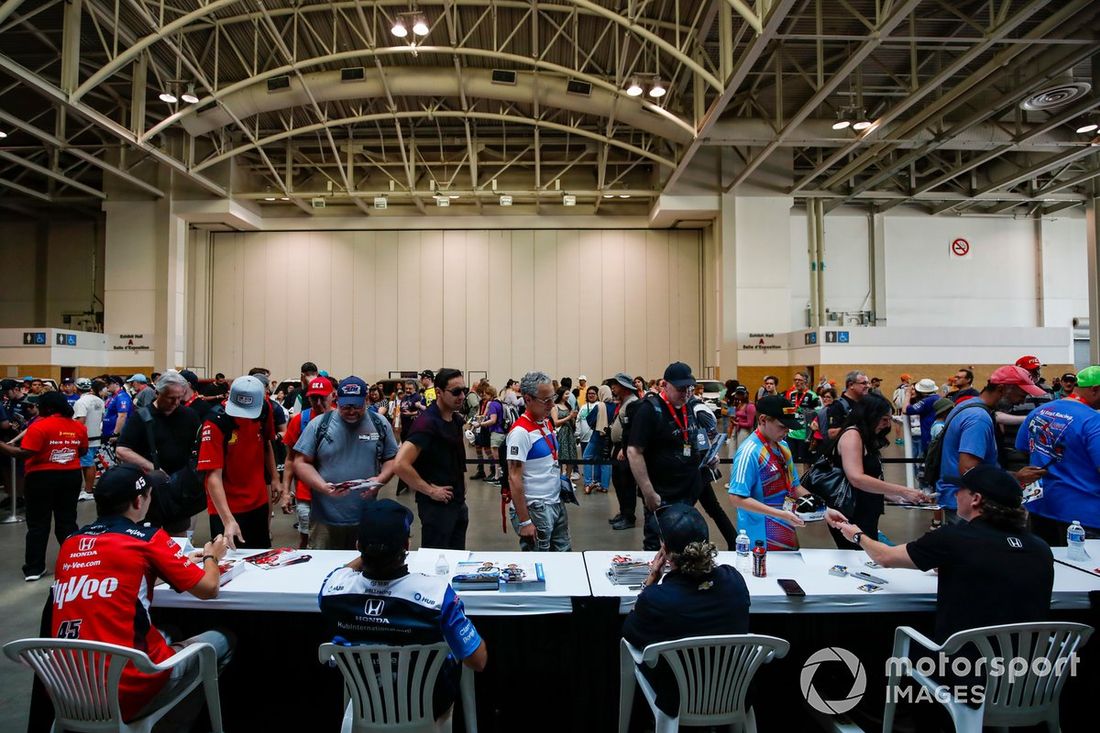 Sesión de autógrafos