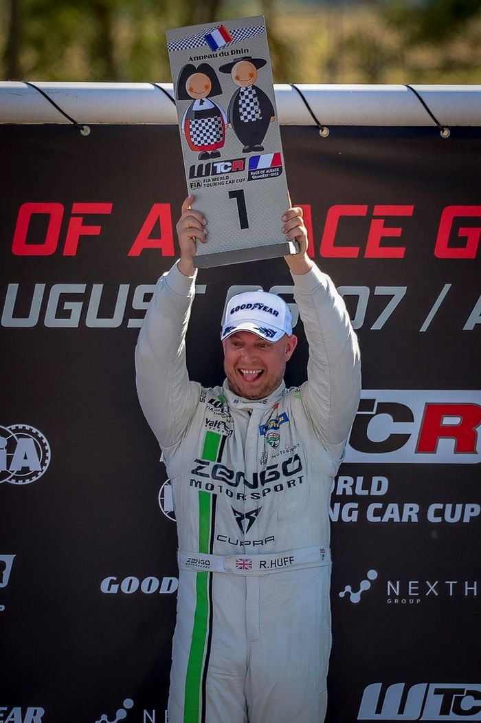 Podio: Rob Huff, Zengo Motorsport, CUPRA León Competición