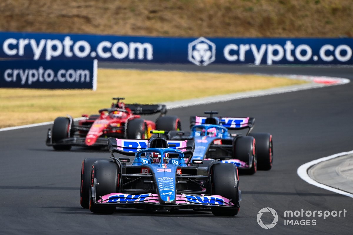 Esteban Ocon, Alpine A522, Fernando Alonso, Alpine A522, Charles Leclerc, Ferrari F1-75