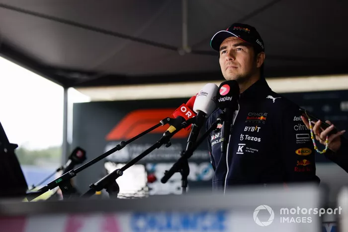 Sergio Pérez, Red Bull Racing, habla con los medios de comunicación