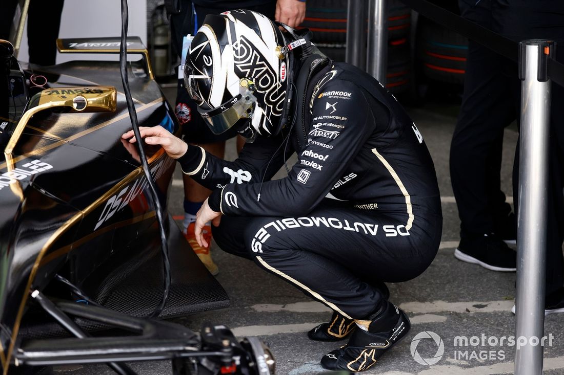 El alemán Maximilian Gunther y la escudería DS Penske junto a su coche