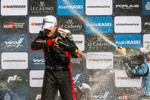 Podio: Ganador Sébastien Ogier, Toyota Gazoo Racing WRT