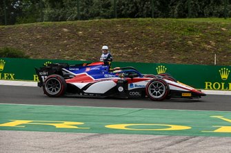 Louis Deletraz, Charouz Racing System et Yuki Tsunoda, Carlin en bagarre