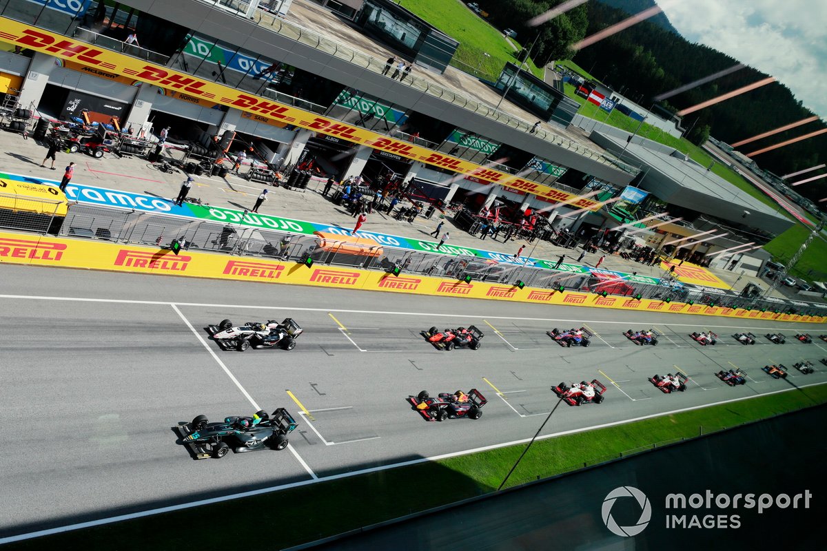 Felipe Drugovich, MP Motorsport leads Yuki Tsunoda, Carlin and Marcus Armstrong, ART Grand Prix at the start