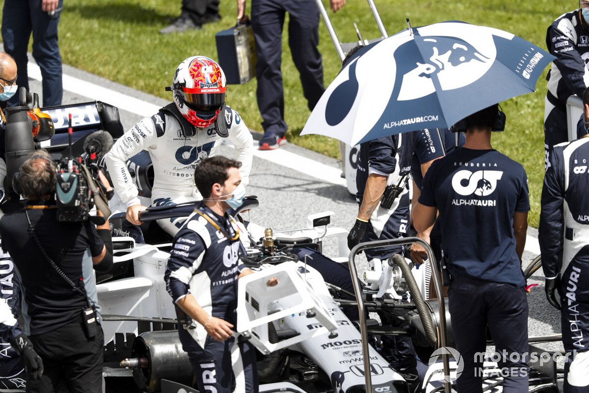 Pierre Gasly, AlphaTauri, arriva sulla griglia