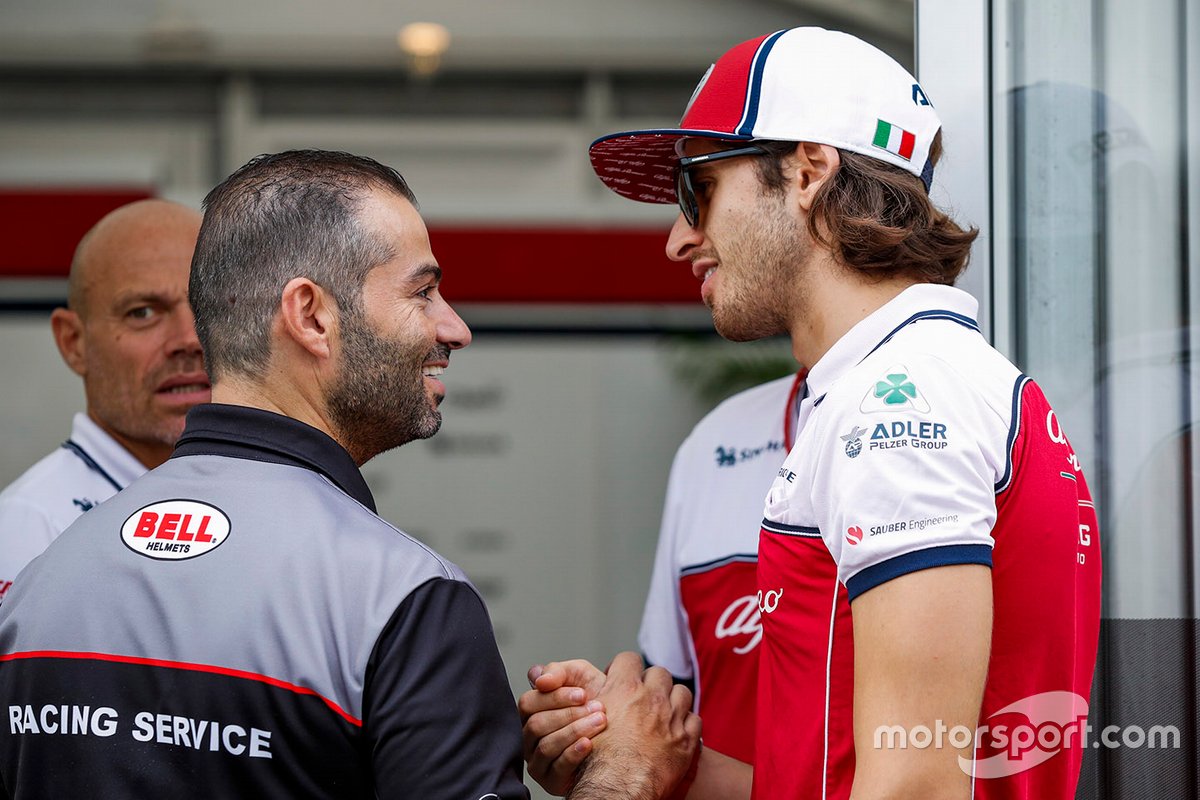Antonio Giovinazzi, Alfa Romeo, con Michael Aumento, Racing Manager di Bell Helmets