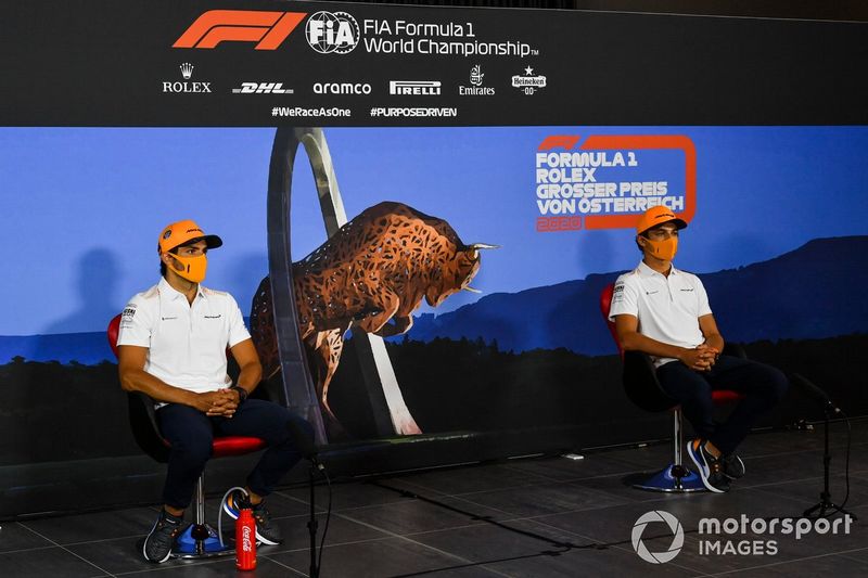 Carlos Sainz Jr., McLaren y Lando Norris, McLaren en la conferencia de prensa 