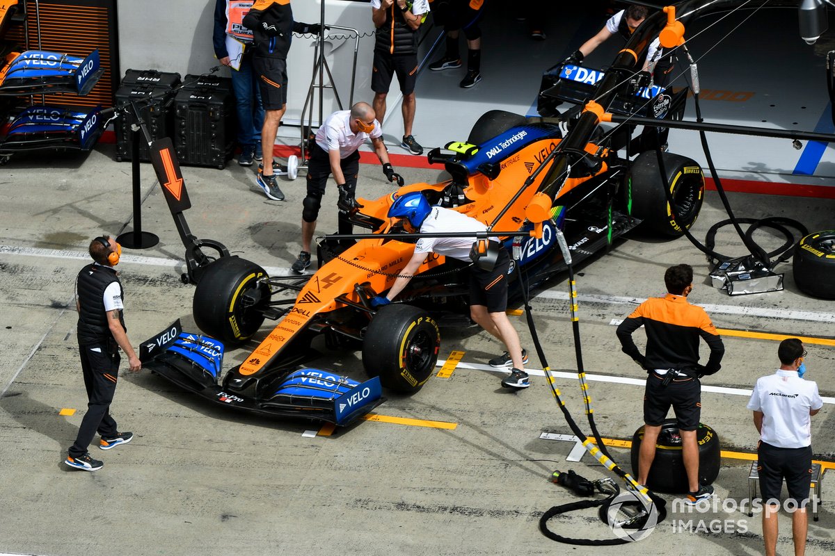 El coche de Lando Norris, McLaren MCL35, en el pitlane