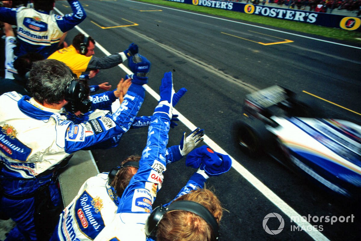 Race Winner Damon Hill, Williams FW17 Renault