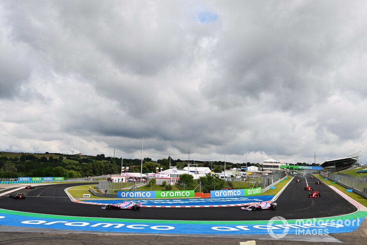 Lewis Hamilton, Mercedes F1 W11, Valtteri Bottas, Mercedes F1 W11, Lance Stroll, Racing Point RP20 y Sergio Pérez, Racing Point RP20 en la vuelta de formación