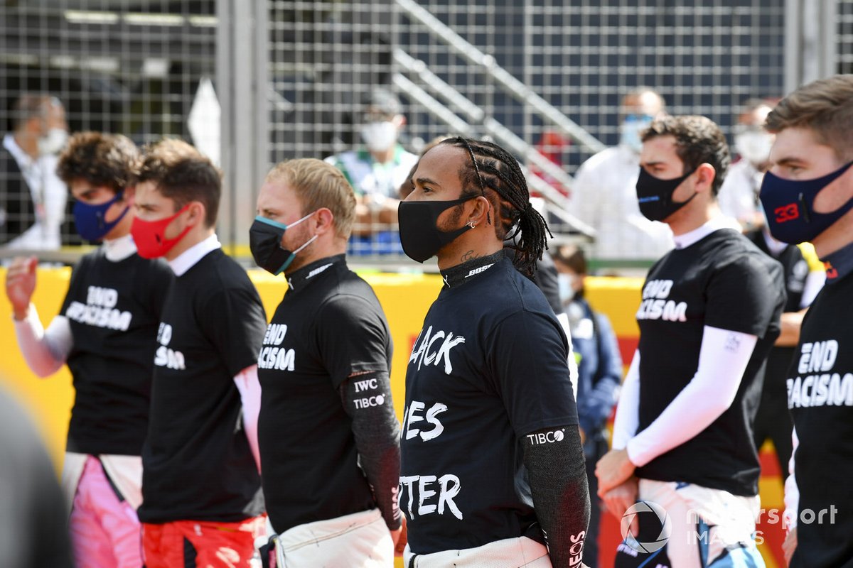 Los pilotos, incluyendo a Lewis Hamilton, Mercedes-AMG F1
