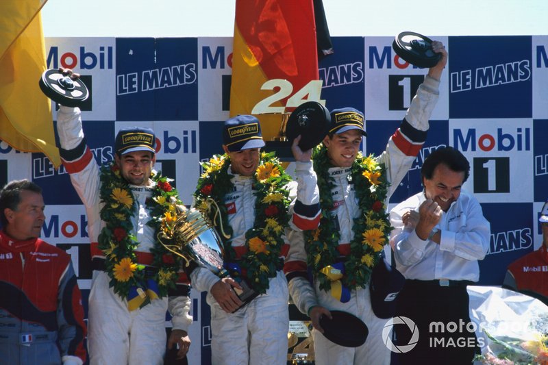 1996 Le Mans 24 Hours - Zwycięzcy Davy Jones, Alexander Wurz, Manuel Reuter, TWR Porsche WSC 95 on the podium