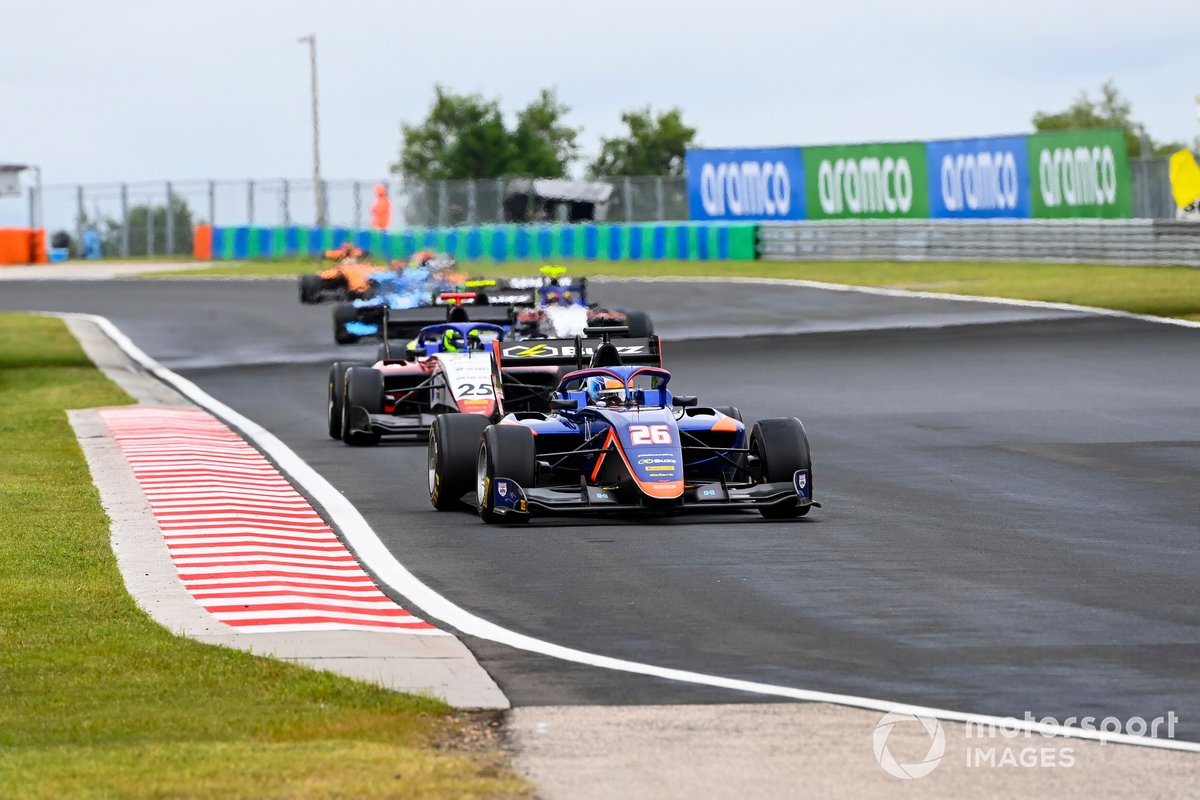 Clement Novalak, Carlin, leads David Schumacher, Charouz Racing System