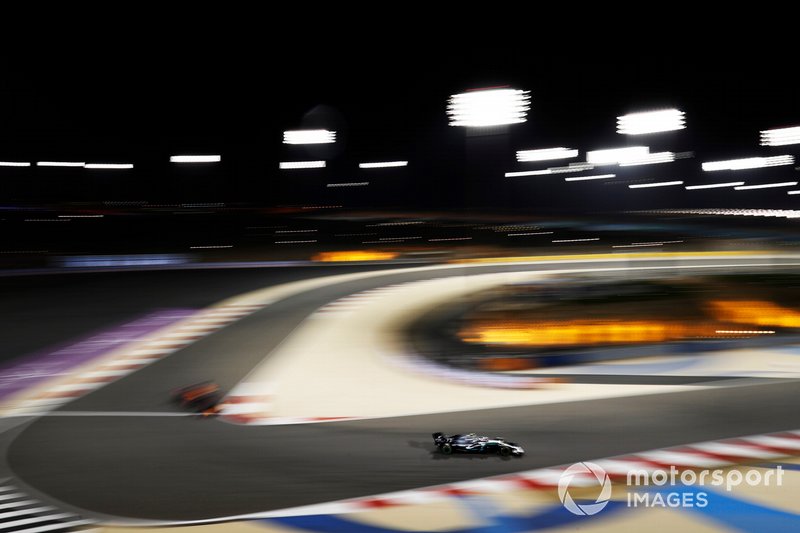 Valtteri Bottas, Mercedes AMG W10, Max Verstappen, Red Bull Racing RB15