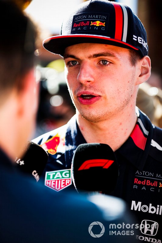 Max Verstappen, Red Bull Racing basın toplantısında