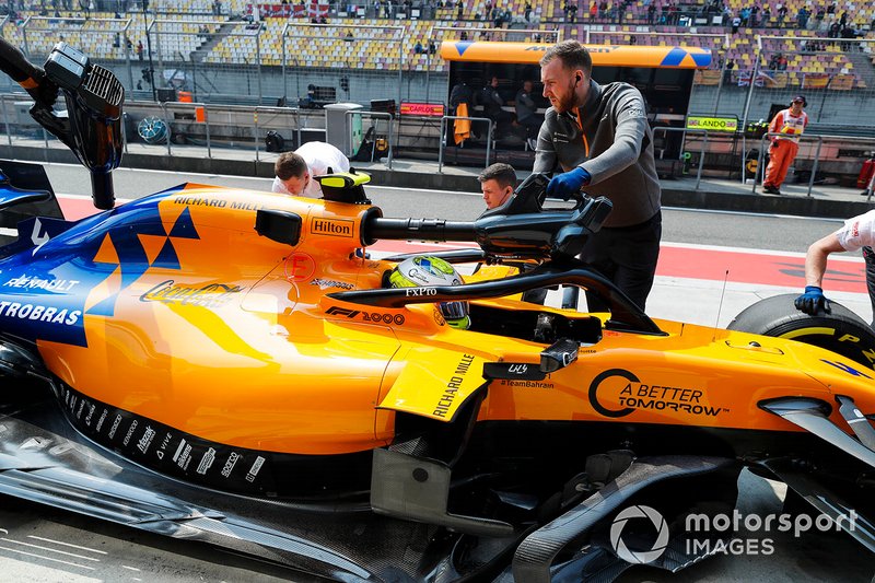 Lando Norris, McLaren MCL34, in the pits