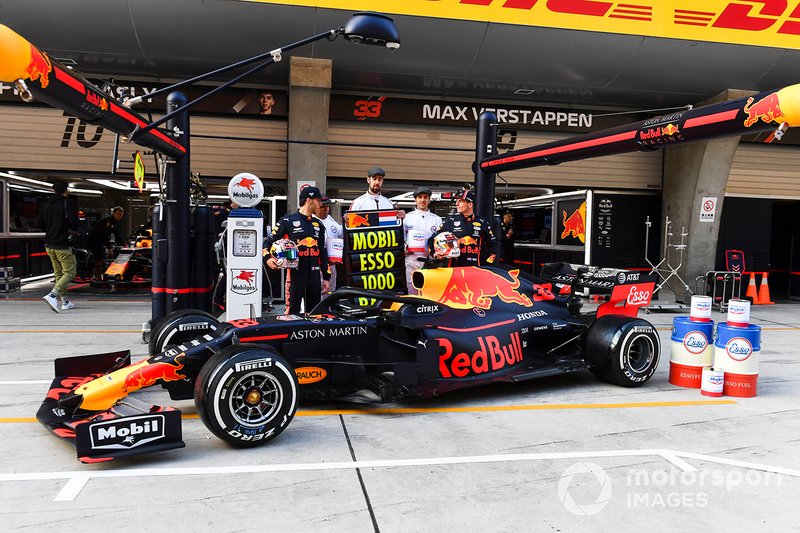 Pierre Gasly, Red Bull Racing ve Max Verstappen, Red Bull Racing, 1000. yarış kutlamalarında