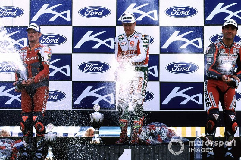 Podio: il vincitore John Kocinski, al secondo posto Carl Fogarty, il terzo classificato Pier Francesco Chili