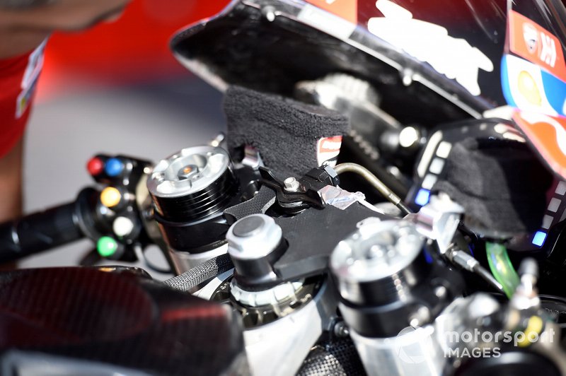 Ducati bike, suspension lock switch