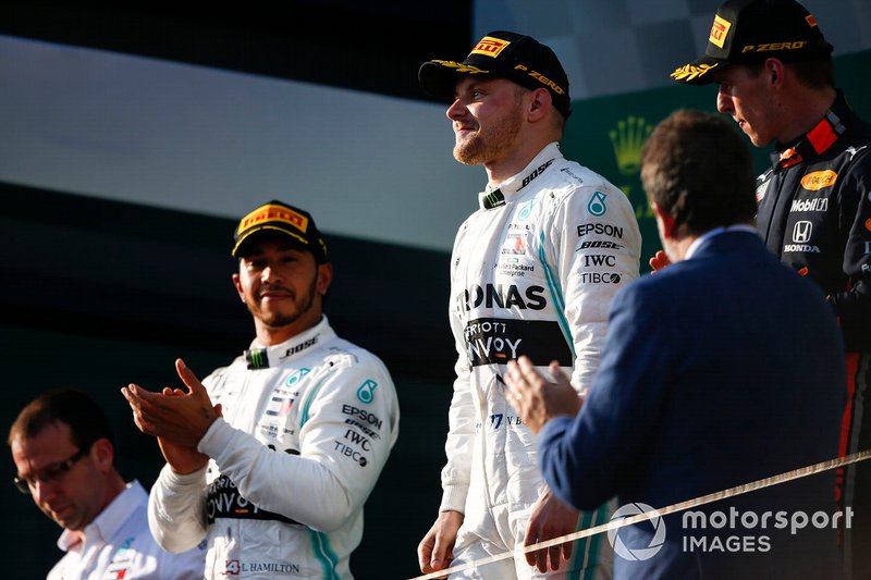 Lewis Hamilton, Mercedes AMG F1 Valtteri Bottas, Mercedes AMG F1, y Max Verstappen, Red Bull Racing