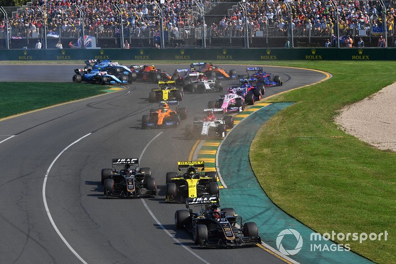 Kevin Magnussen, Haas F1 Team VF-19, Nico Hulkenberg, Renault F1 Team R.S. 19, Romain Grosjean, Haas F1 Team VF-19, Kimi Raikkonen, Alfa Romeo Racing C38, Lando Norris, McLaren MCL34, al inicio