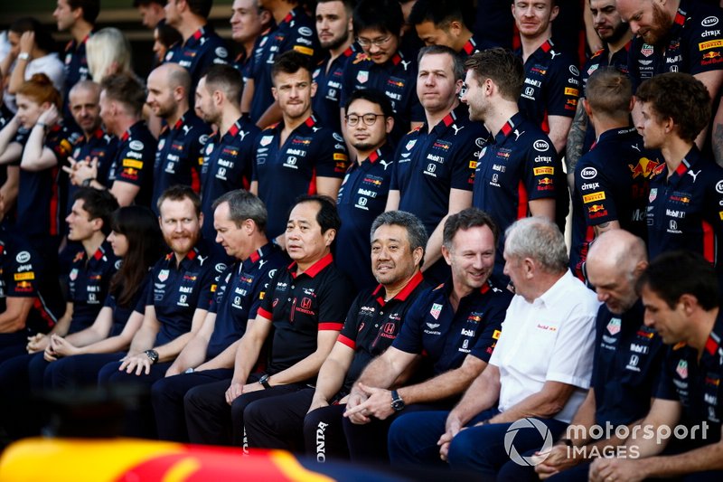 A Red Bull Racing Honda group photo, including Toyoharu Tanabe, F1 Technical Director, Honda, Masashi Yamamoto, General Manager, Honda Motorsport, Christian Horner, Team Principal, Red Bull Racing, Helmut Marko, Consultant, Red Bull Racing and Adrian Newey, Chief Technical Officer, Red Bull Racing 