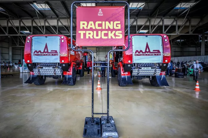 Verificaciones en Paul Ricard antes del embarque del Dakar 2020