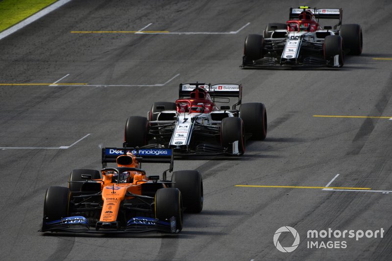 Sainz ya era 8º después de optar por una estratega a una sola parada en la que los neumáticos medios tenían que aguantar 41 vueltas