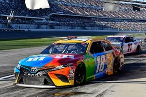 Kyle Busch, Joe Gibbs Racing, Toyota Camry M&M's and Denny Hamlin, Joe Gibbs Racing, Toyota Camry FedEx Express