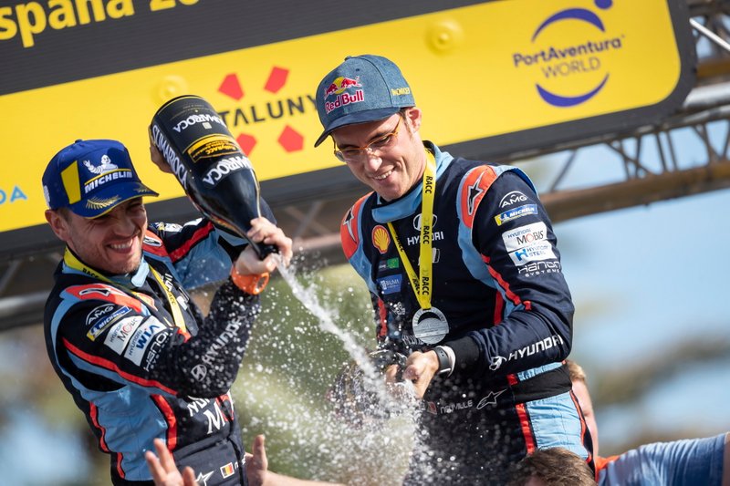 I vincitori Thierry Neuville, Nicolas Gilsoul, Hyundai Motorsport Hyundai i20 Coupe WRC