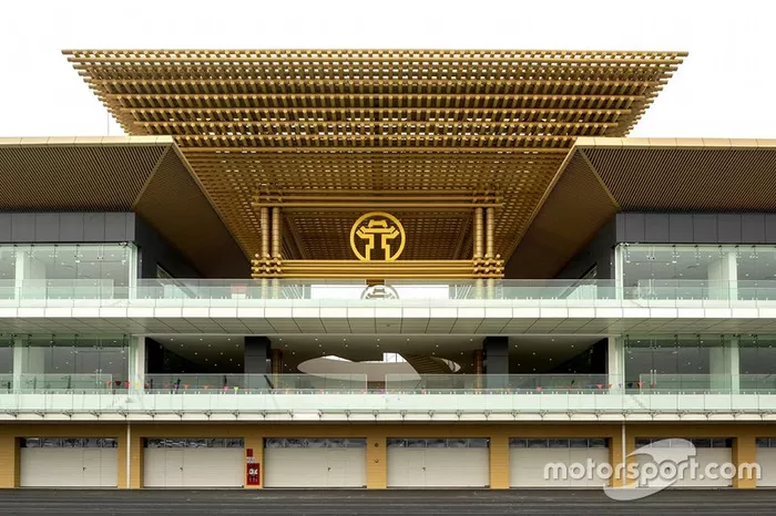 Hanoi Circuit pit building 
