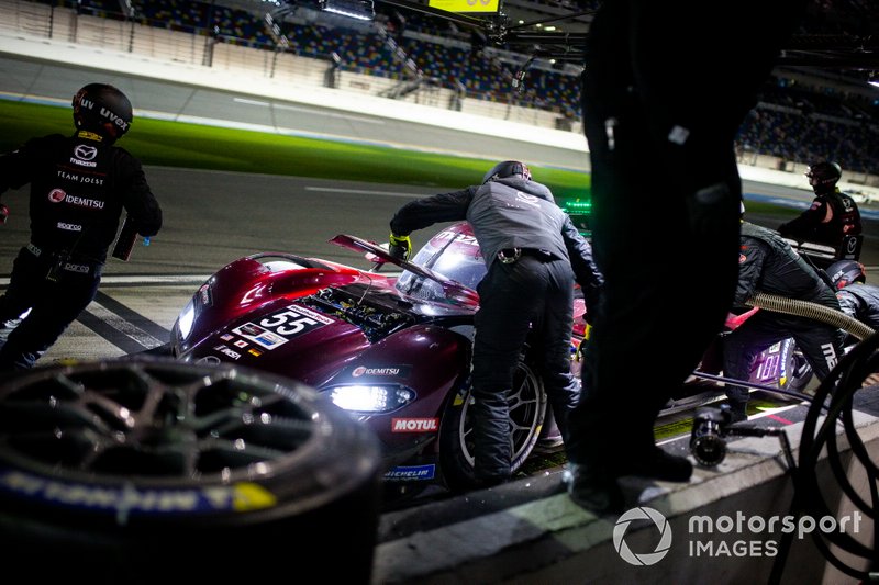 #55 Mazda Team Joest Mazda DPi, DPi: Jonathan Bomarito, Harry Tincknell, Ryan Hunter-Reay pit stop