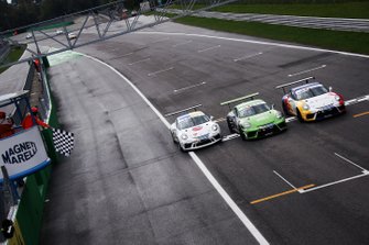 L'arrivo al fotofinish di Gianmarco Quaresmini, Tsunami RT, Lodovico Laurini, Dinamic Motorsport e Diego Bertonelli, Q8 Hi Perform