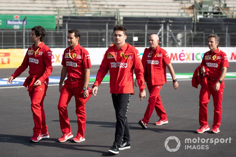 Charles Leclerc, Ferrari, fait une reconnaissance de la piste