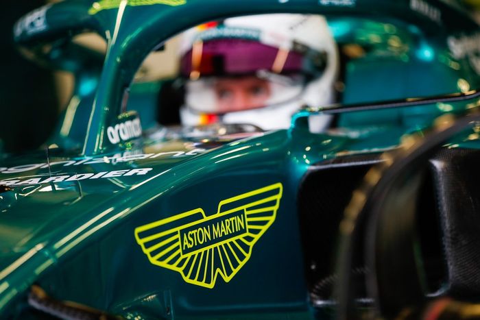 Sebastian Vettel, Aston Martin AMR22  
