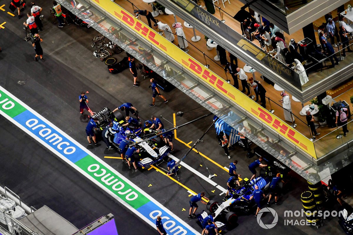 George Russell, Williams FW43B, en los boxes