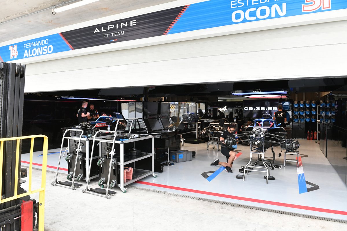 Alpine A521 na garagem