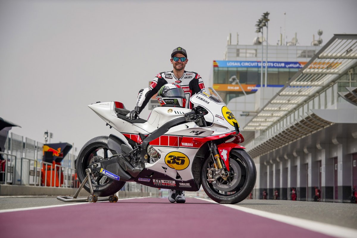 Cal Crutchlow, collaudatore Yamaha Factory Racing MotoGP con la Yamaha YZR-M1, livrea speciale per il 60esimo anniversario